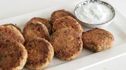 Healthy Tuna Patties | High Protein, Low Carb (KETO) High Protein Tuna, Tuna Patties Healthy, The Cooking Foodie, Tuna Patties Recipes, Tuna Patties, Tuna Cakes, Healthy Tuna, Low Carb Flour, Post Workout Food