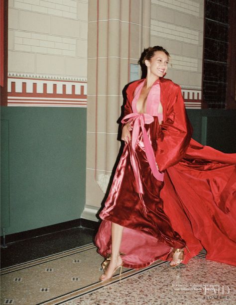 An evening at the museum in Vogue Netherlands with Bella Hadid wearing Valentino Couture - (ID:59133) - Fashion Editorial | Magazines | The FMD #lovefmd Hadid Fashion, Vogue Netherlands, Valentino Haute Couture, Valentino Couture, Bella Hadid Style, Vogue Germany, Vogue Covers, Essential Dress, Avant Garde Fashion