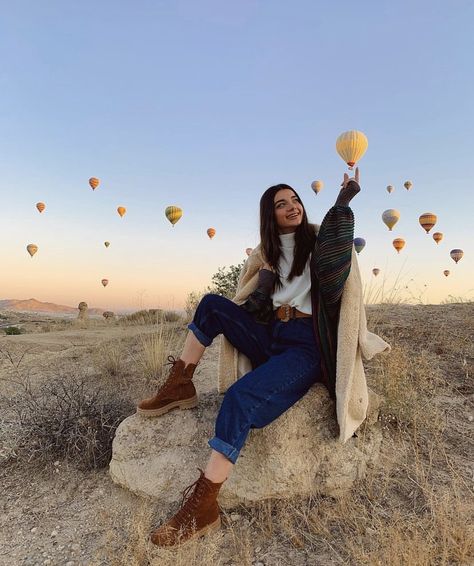 Cappadocia Autumn Outfit, Capadocia Outfit, Cappadocia Turkey Outfit, Turkey Outfit Ideas, Hot Air Balloon Festival Outfit, Hot Air Balloon Outfit, Hot Air Balloon Pictures, Turkey Pics, Hot Air Balloons Photography