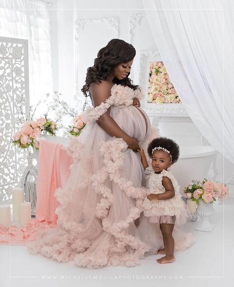 Tulle Maternity Dress Photoshoot, Maternity Dress Photoshoot, Maternity Photography Outfits, Maternity Picture Outfits, Tulle Maternity Dress, Mother Daughter Photoshoot, Baby Announcement Photoshoot, Maternity Dresses For Baby Shower, Baby Shower Dress