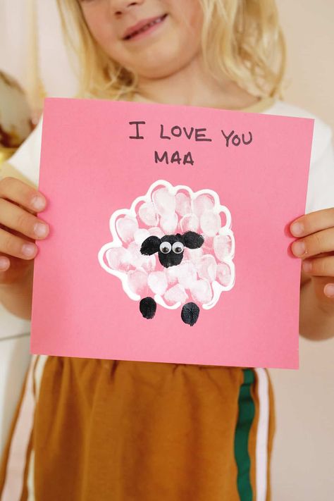 Fingerprint Sheep Craft (An Easy Mother's Day Card Idea!) - Childhood Magic Fingerprint Sheep, Sheep Craft, Art Gala, Sheep Face, Sheep Cards, Fingerprint Crafts, Godly Play, Sheep Crafts, Gala Ideas