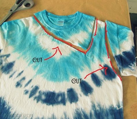 Cute Cut Shirts, Ways To Cut Shirts, Cut Tshirt Diy, Tee Shirts Diy, Cut Up T Shirt, Cut Shirt Designs, Altered T Shirts, Editors Note, Diy Cut Shirts