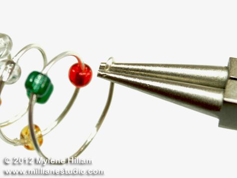 Turn a loop at the end of the wire to finish the tree. Spiral Christmas Tree, Christmas Jewelry Diy, Spiral Tree, Wire Ornaments, Wire Earring, Flat Wire, Christmas Floral Arrangements, Fun Christmas Crafts, Easy Jewelry