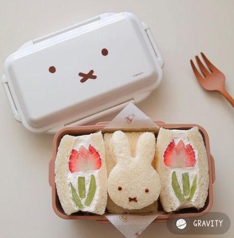 Fruit Sandwiches, Fruit Sandwich, Ninja Training, Kawaii Bento, Kawaii Cooking, Tokyo City, Cute Snacks, Modern Japanese, Kawaii Food