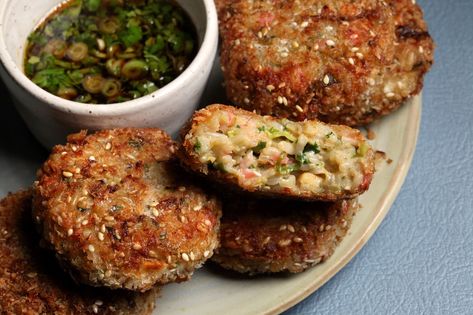 Do more with your brown rice. Rice Patties Recipe, Munchies Recipes, Rice Cake Recipes, Mussels Recipe, Patties Recipe, Spinach Recipes, Cooked Veggies, Rice Cakes, Brown Rice