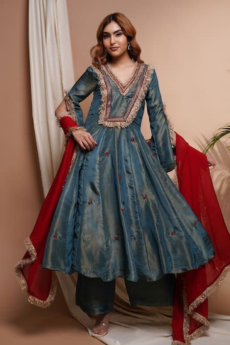 V Neck Anarkali, Embroidery Zardozi, Indian Wardrobe, Red Anarkali, Lace Suit, Palazzo Set, Anarkali Dress, Designs For Dresses, Silk Embroidery