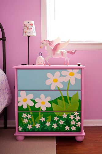 Cute dresser makeover :) Kid Dressers, Nightstand Painting Ideas, Diy Painted Dresser, Attic Before And After, Drawer Makeover, Attic Shelves, Attic Decor, Kids Dresser, Cozy Attic