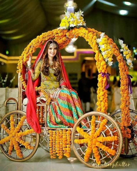 sTyLe sTuDiO on Instagram: “Grand entrance of the beautiful mehndi bride #shutterphutter #pakistaniweddings #pakistanidress #indianwedding #pakistanibride…” Bridal Dresses Pakistani, Pakistani Mehndi Dress, Mehndi Function, Pakistani Mehndi, Bridal Mehndi Dresses, Bride Entry, Pakistan Wedding, Dresses Pakistani, Pengantin India