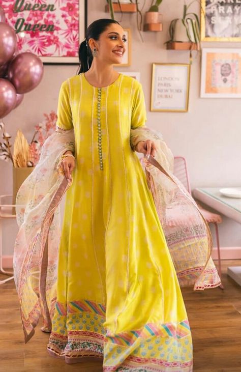 Flair Outfit, Ayeza Khan, Indian Gowns Dresses, Indian Gowns, Organza Dupatta, Designer Dresses Indian, Yellow Fabric, Apple Green, Colourful Outfits