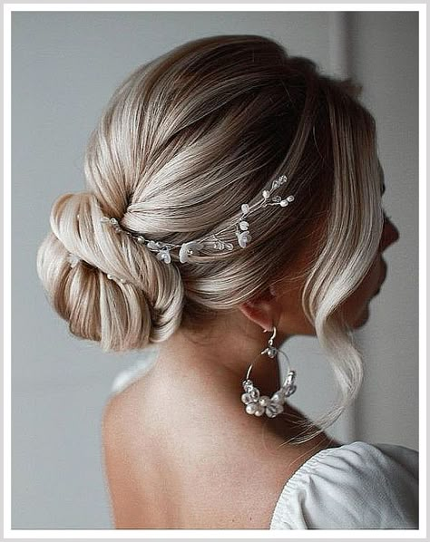 Winter Wedding Updo Bridal Hair - Just In! Fantastic ideas from leading brands to meet your supply needs. Wedding Updos For Medium Hair, Vintage Hairstyles For Long Hair, Long Hair Vine, Floral Hair Vine, Wedding Hair Vine, Wedding Hair Up, Wedding Updos, Extra Long Hair, Vine Wedding