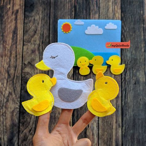 Duck Finger Puppet, Felt Duck Pattern, Felt Finger Puppet Patterns, Daycare Songs, Duck Puppet, Crochet Finger Puppets, Felt Duck, 5 Little Ducks, Easy Preschool Crafts