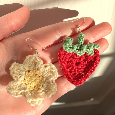 Crochet Earrings Aesthetic, Cottagecore Crochet, Crochet Strawberry Earrings Pattern, Crochet Earrings Mushroom, Strawberry Charm Crochet, Crochet Cherry Earrings, Earrings Strawberry, Cottagecore Earrings, Crochet Earrings Pattern