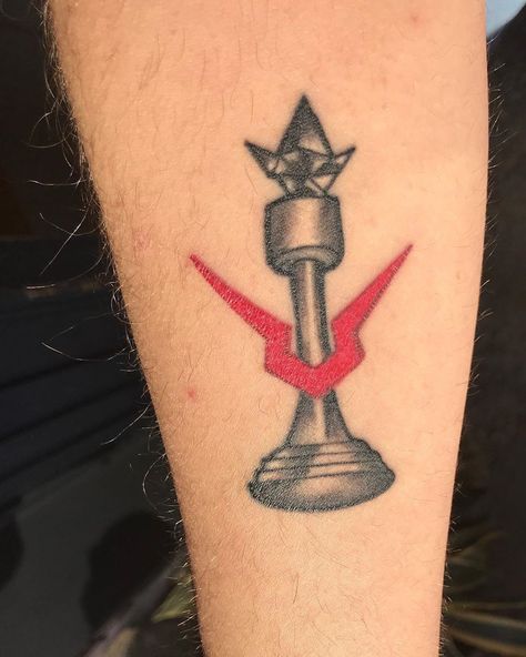 Lelouch Tattoo, Code Geass Tattoo Ideas, Code Geass Tattoo, Gurren Lagann Tattoo, Arm Patchwork, Fye Tattoos, Practice Tattooing, Chess Tattoos, Anime Tats