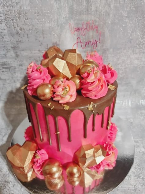 Hot Pink And Gold Sweet 16 Cake, Hot Pink And Gold Cake, Neon Pink Cake, Dark Pink Cake, Pink And Brown Cake, Hot Pink Birthday Cake, Pink Cake Aesthetic, Hot Pink Cake, Pink Drip Cake