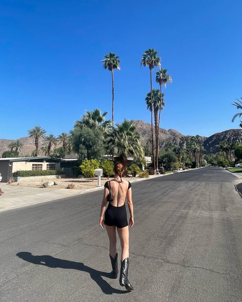 Springs Outfit, La Outfit, Palm Springs Outfit, Coachella Outfits, Spring Inspo, Coachella Outfit, Spring Fits, Photoshoot Ideas, Palm Springs