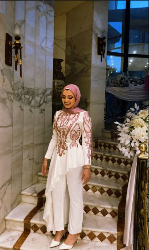 Soiree Pants Outfit Hijab, Engagment Outfit Hijab, Modest Jumpsuit Hijab, Hijab Jumpsuit Soiree, Hijab Jumpsuit Party, Soiree Blouses Hijab, Soiree Jumpsuits For Hijab, Jumpsuit Elegant Hijab, Jumpsuit Soiree