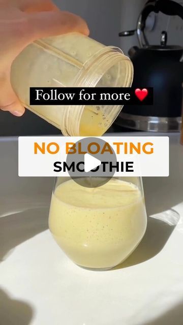 21-Day Green Smoothie Diet 🇺🇸 on Instagram: "🤩🔥 NO BLOATING SMOOTHIE  👉 Type "Banana" If You Want To Get Detailed Recipe  💝 21-Day Smoothie Detox provides simple detox smoothie recipes to help you change your waist effectively⚡  👉 Follow @21smoothiedetox to get daily recipes  #detoxsmoothie #detox #detoxing #detoxwweightloss #detoxforwweightloss #detoxforbody #smoothiediet #smoothieweightloss #3daydetox #detoxforweightloss #smoothierecipes #greensmoothie #smoothiedetox #smoothies21diet #weightlossdrinks #weightlosssmoothie #banana #turmeric" Anti Bloat Smoothie Recipes, Instant Debloat Drink, Detox Smoothie Recipes Flat Belly, Foods That Don’t Bloat, Foods That Don’t Cause Bloat, Green Smoothie Diet, Detox Smoothie Recipes, Easy Detox, Detox Smoothie