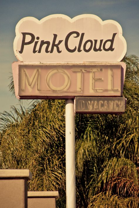 Motel Sign, Amazing Hotels, Tout Rose, Vintage Neon Signs, Pink Cloud, Vintage Hotels, Retro Sign, Hotel Motel, Roadside Attractions