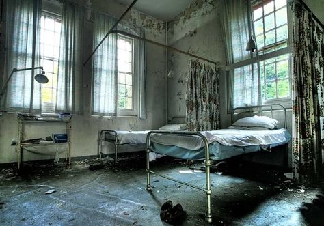 This page has some good shots of old Asylum rooms....http://www.tumblr.com/tagged/cane%20hill?language=fr_FR Old Asylum, Be Cool