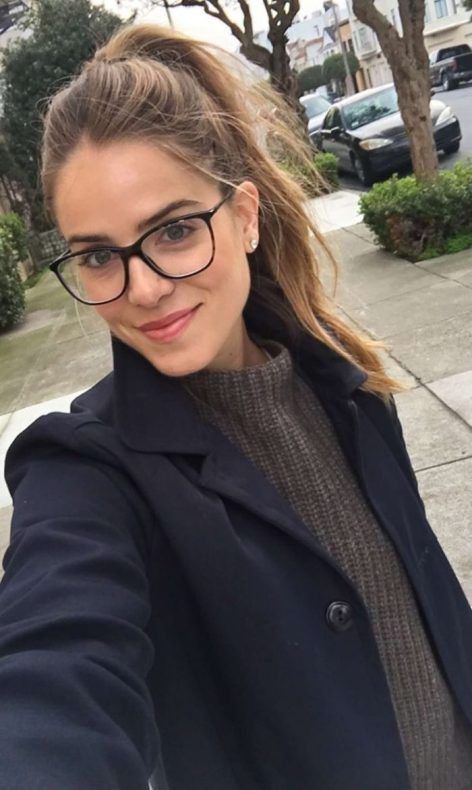 Glasses Outfit, Glasses Trends, Makeup Tip, Womens Glasses Frames, Stylish Eyeglasses, Eyewear Trends, Trendy Glasses, نظارات شمسية, Cute Glasses