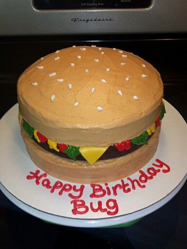 Hamburger cake Hamburger Party, Hamburger Cake, Wedding Cake Cookies, Summer Cake, Easy Hamburger, Baking Decorating, Baking Art, Cake Inspo, Summer Cakes