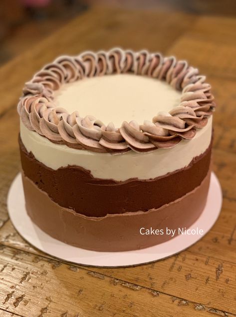 Choco Vanilla Cake Design, Vanilla Cake Design, Vanilla Chocolate Cake, Chocolate Buttercream Cake, Chocolate And Vanilla Cake, Buttercream Cake Designs, Vanilla Chocolate, Chocolate Buttercream, Cake Chocolate