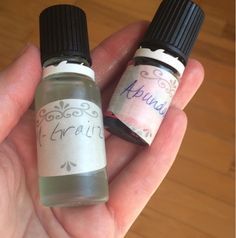 Copycat Essential Oil Blends, Endoflex Essential Oil, Abundance Essential Oil, Essential Oils Cats, Homemade Medicine, Eo Blends, Cat Essentials, Diy Perfume, Yl Essential Oils