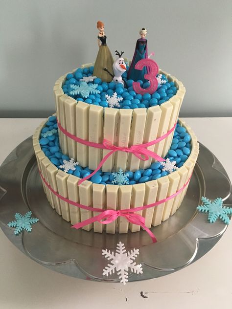 My Frozen themed Kit Kat & Smartie cake :) Frozen Diy Birthday Cake, Frozen Cake Diy Easy, Frozen Birthday Cake Diy Easy, Easy Frozen Theme Cake, Easy Diy Frozen Cake, Frozen Cake Ideas Easy, Frozen Diy Cake, Easy Frozen Birthday Cake, Frozen Birthday Cake Diy