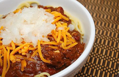 What's Cookin, Chicago?: Cincinnati Skyline Chili Skyline Chili Recipe, Unique Chili Recipes, Cincinnati Chili Recipe, Chili Spaghetti, Skyline Chili, Cincinnati Chili, Cincinnati Skyline, Eastern Cuisine, Low Sodium Chicken Broth