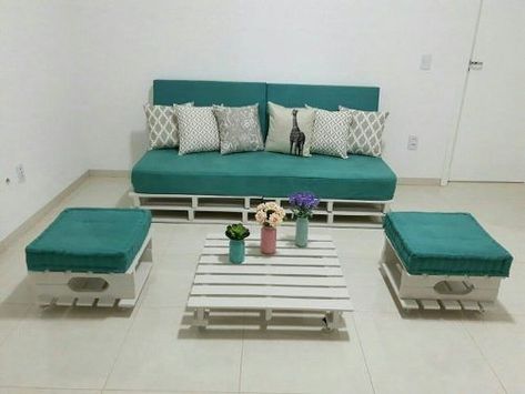 Wood Pallet Sofa, Pallet Futon, Pallet Inspiration, Pallet Wall Decor, Pallet Furniture Designs, Pallet Chair, Wooden Sofa Designs, Pallet Sofa, Store Interiors