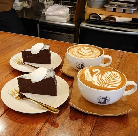 Korean Cafe Aesthetic Food, Afternoon Vibes, Cake Cafe, Comfort Desserts, Decadent Chocolate Cake, Sweet Dishes Recipes, Western Food, Coffee Dessert, Decadent Chocolate