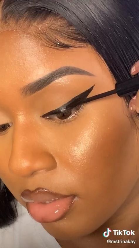 Pin on Brit Eye Makeup For, Winged Eyeliner Black Women, Eyeliner Black Women, Maquillage Yeux Cut Crease, Learn Makeup, Beginners Eye Makeup, Eyebrow Makeup Tips, Makeup For Black Skin, Lip Makeup Tutorial