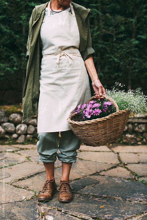 Country blues Gardening Clothes Aesthetic, Women’s Farm Wear, Farmer Clothes Aesthetic, Womens Farm Work Clothes, Farming Clothes, Garden Clothing, Spring Gardening, Gardening Outfit, Farm Girl