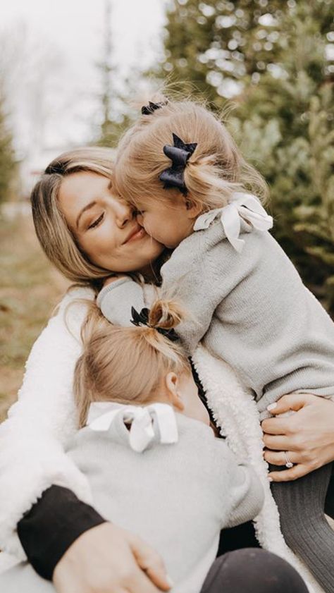 Twins And Mom Photography, Twin Mom Photoshoot, Mom Holding Twins, Mom And Twin Daughters, Mom And Twins Photography, Twin Toddler Photography, Mom And Twins, Oregon Photoshoot, Mother's Day Gifts From Kids