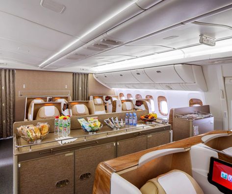 Emirates Business, Private Jet Interior, Airplane Seats, Old Cabins, Business Class Seats, Business Class Flight, Emirates Airline, Kid Friendly Travel Destinations, Boeing 777