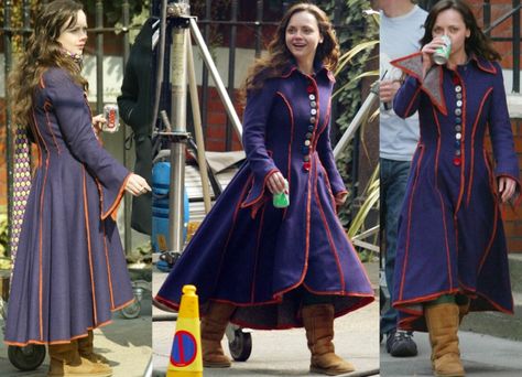 I love this movie, and her coat! Christina Ricci Movies, Penelope Movie, Ella Enchanted, Luanna Perez, Purple Coat, Movies Outfit, Christina Ricci, The Movie, Beautiful Outfits