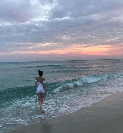 DAISY | LOVE STORY on Instagram: “#DAISYGIRL @madisonbeer WEARS DAISY BRODERIE DAY DRESS available at www.daisydaisy.tv” Beer Wallpaper, Daisy Love, Madison Beer, Summer Pictures, Beach Aesthetic, Best Photographers, Summer Aesthetic, Beach Pictures, Amazing Photography