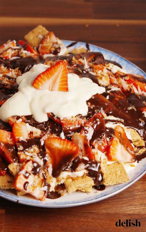 Cheesecake Nachos = The Ultimate Dessert ShortcutDelish Food Ideas For Dinner Chicken, Cheesecake Nachos, Halloween Food Ideas For Dinner, Food Ideas For Dinner, Dessert Nachos, Halloween Food Ideas, Ideas For Dinner, Best Cheesecake, Dinner Chicken