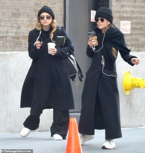 Ashley And Mary Kate Olsen Style, Mary Kate And Ashley Olsen Street Style, Marry Kate And Ashley Olsen, Mary Kate Olsen Street Style, Olsen Twins Street Style, Mary Kate And Ashley Olsen Style, Marykate Olsen, Mary Kate Olsen Style, Olsen Sisters