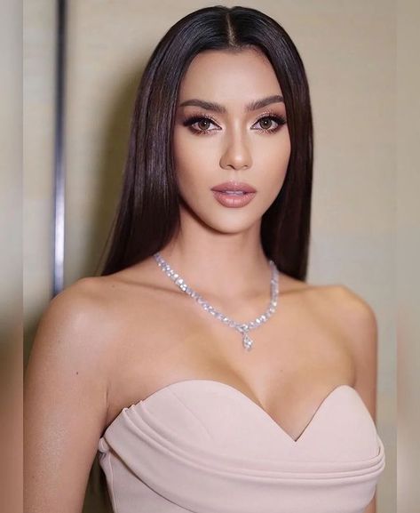 Lineth Gonzalez 💎✨💋🦄🌈💖🌹☄🌟 (@linethglz) • Instagram photos and videos Pink Gown Makeup Look, Wading Dress, Thailand Makeup, Amanda Obdam, Blush Pink Gown, Thai Makeup, Bride Glam, Hairstyles For Gowns, Pageant Makeup