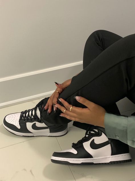 Nike Dunk High Outfit, Dunk High Outfit, Nike Dunk High Panda, Nike Dunks High, Jordans Aesthetic, Dunks Shoes, Panda Outfit, Casual Sporty Outfits, Dunks Outfit