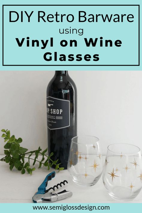 Use vinyl on wine glasses to make your own retro style barware. These awesome vintage inspired wine glasses feature gold starbursts for a fun, retro feel. Perfect for gifts! #semiglossdesign #wineglasses #silhouette #vinyl #retrodecor #starbursts # diywineglasses Vinyl On Wine Glasses, Cricut Wine Glasses, Wine Glass Vinyl, Vinyl On Glass, Wine Glass Sayings, Christmas Wine Glasses, Wine Glass Decals, Diy Retro, Diy Wine Glasses