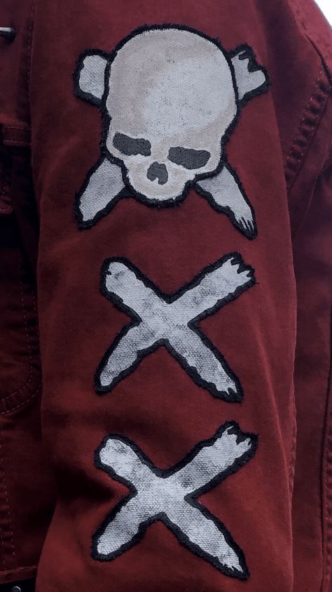 Painted Battle Jacket, Leather Jacket Painting, Eco Punk Aesthetic, Battle Jacket Back Patch, Leather Patch Ideas, Leather Jacket With Pins, Punk Diy Ideas, Patch Jacket Ideas, Crust Jacket