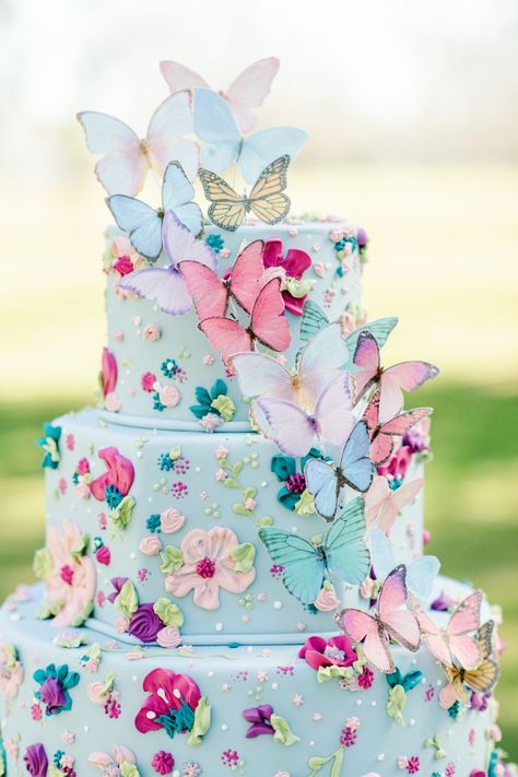 Butterfly Garden Wedding, Dreamy Butterfly, Butterfly Wedding Cake, Butterfly Garden Party, Butterfly Birthday Cakes, Butterfly Birthday Party, Garden Cakes, Spring Cake, Garden Wedding Inspiration