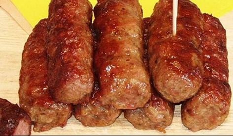 Mici Recipe, Mititei Recipe, Romania Food, Meat Rolls, Grilled Sausage, European Cuisine, Romanian Food, Homemade Sausage, Hungarian Recipes