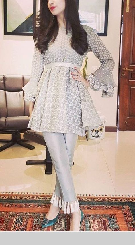 Latest Short Frock Short Frock With Trouser, Short Frock Kurti, Frock Designs For Women, Stitching Styles, Pakistani Dresses Party, Ethenic Wear, Short Frocks, Fancy Short Dresses, Boutique Designs