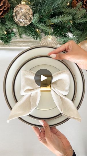 How To Make A Bow Napkin, Double Napkin Folding Ideas, Folding Napkins For Thanksgiving, How To Fold Dinner Napkins, Ways To Fold Napkins, Chantel Mila, Thanksgiving Napkin Folds, How To Make A Ribbon Bow, Beautiful Napkin Folding