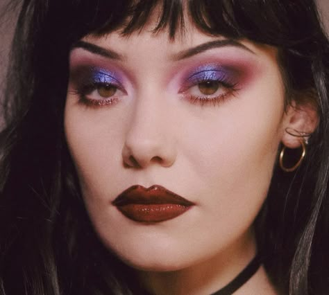 Muted Purple Eyeshadow, Indie Sleaze Eye Makeup, Purple Makeup Alternative, Witch Eyeshadow Looks, Jewel Toned Makeup, Purple Eyeshadow Red Lips, Purple Witchy Makeup, Plum Lipstick Makeup Look, Eyeshadow Looks For Almond Eyes