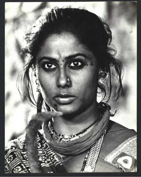 Smita Patil Vintage, Smita Patil Photos, Smita Patil, Cafe Photo, History Pics, Reference Board, National Film Awards, Bollywood Cinema, Portrait Sketch