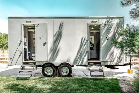 5 Station Luxury Mobile Restroom Trailer with Sinks, Hot Water, Air Conditioning Portable Luxury Bathroom Trailer, Portable Restroom Trailer, Luxury Porta Potty, Fancy Porta Potty, Portable Bathroom Trailer, Wedding Canopy Outdoor, Bathroom Trailer, Luxury Restroom, Bathroom Rental